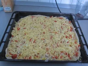 Pizza cu carne de pui și legume pe un foetaj, în 1001 ideea - idei interesante și neobișnuite pentru fiecare zi