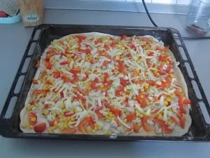 Pizza csirkével és zöldségekkel egy leveles tészta, 1001-ben az ötlet - érdekes és szokatlan ötletek minden nap