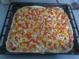 Pizza csirkével és zöldségekkel egy leveles tészta, 1001-ben az ötlet - érdekes és szokatlan ötletek minden nap