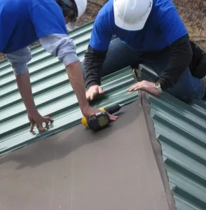 reparații Acasă acoperiș de reparații de metal vechi și țiglă materiale pentru acoperișuri