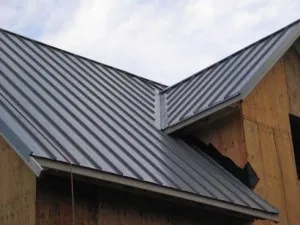 Otthon javítás tető javítás régi fém és cserép tetőfedő anyagok