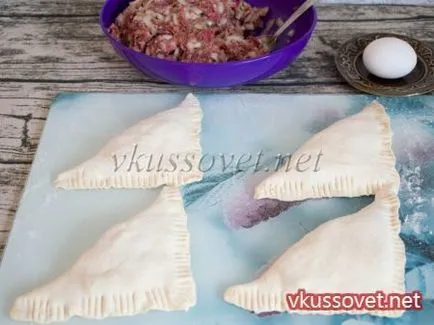 Samsa leveles tészta darált hússal, a recept lépésről lépésre képekkel