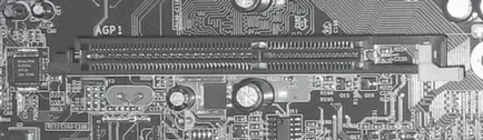 разширителна шина, предоставена от слотове и конектори на дънната платка