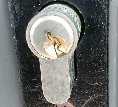 Törtem a kulcs az ajtóban, hogy nem