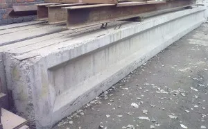 grinzi cu zăbrele din beton armat și montarea de lemn și consolidarea