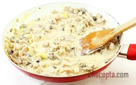 Tagliatelle csirkével és gombával tejszínes mártásban - lépésről lépésre recept fotók
