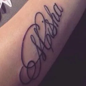 Nevek tetoválás értelmében - a szó egy szimbólum, a lányok és fiúk