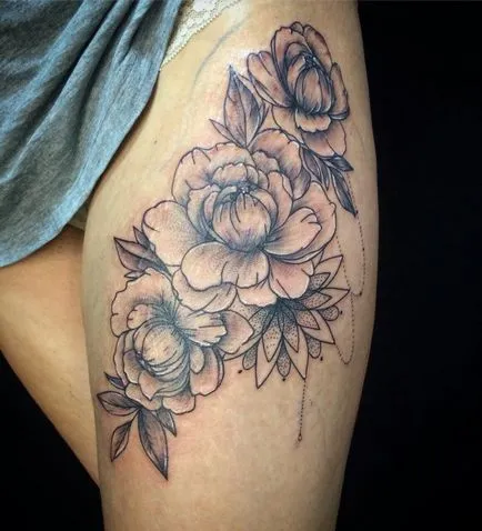 Tetováló művész Elena Abbasov habarovchanki szeretné virágok a mellek és fenék