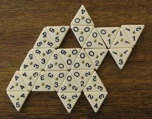 domino triunghiular
