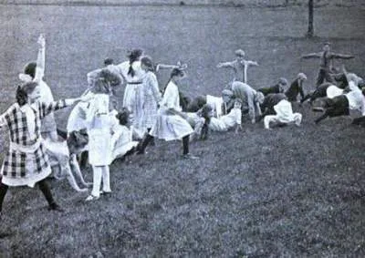 În timpul acelei copii au jucat în zilele vechi (foto)