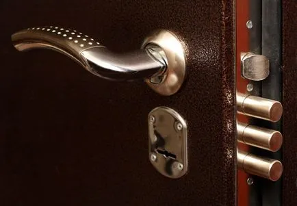 Zárak fém ajtók - válasszon egy megbízható kialakítás