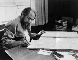 Alexander Solzhenitsyn - de a trăi nu prin minciuni, casa românească revista