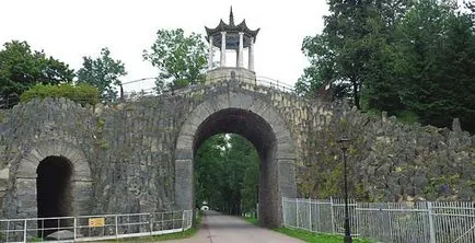 Alexander Park Puskin is közel Catherine Park egyik külvárosában