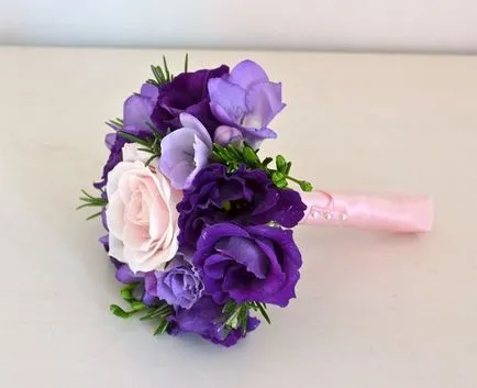 Csokor lila rózsa - cikk a színeket, hogy kifejezzék