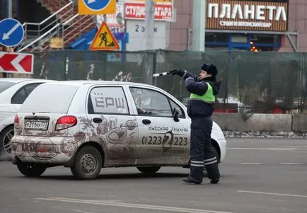 Că inspector enervant de poliție de trafic, atunci când comunicarea cu drivere - gai