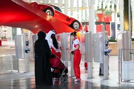 Ferrari World - cea mai mai parc de distracții -