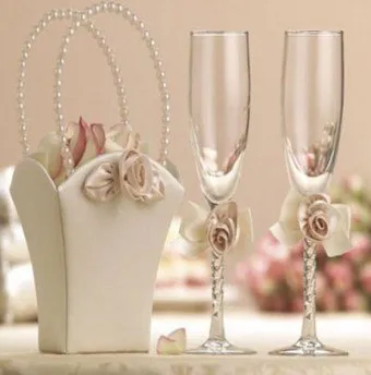 Чаши за вино за младоженците правят това, за сватбата приписват собствените си ръце