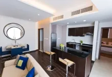 Interiorul studioului bucatarie si camera de zi design-imagine a apartamentului cu un hol, o baie mică cameră, reparații