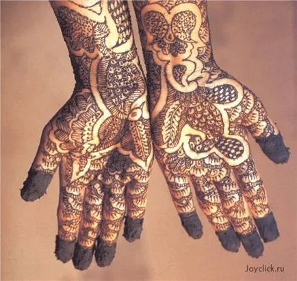 Art mendi- van hennafestés a testen