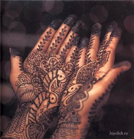 Art mendi- van hennafestés a testen