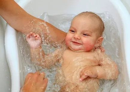 Hogyan fürödni egy újszülött lépésről lépésre útmutató