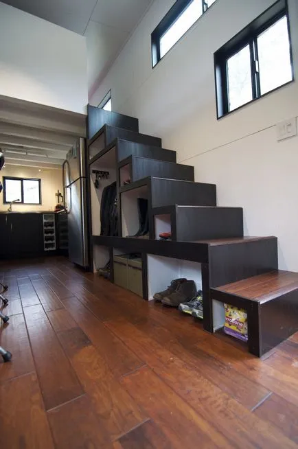 Как да използвате пространството под стълбите, най-добрите идеи на организацията, пълнене и декорация