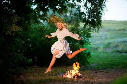 Divinație în noaptea de Ivan Kupala - feminin lume