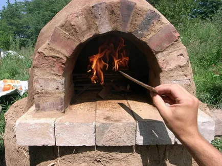 Cum de a construi un cuptor de lut pentru pâine și pizza