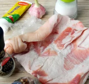 Cum să se pregătească rulouri de carne de porc peritoneului în piei de ceapa, sau orice alte mijloace multivarka