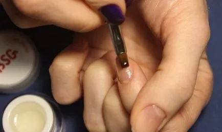 Как да си направим перфектен акцент върху ноктите