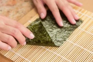 Hogyan készítsünk otthon sushi alap előkészítése szakaszában, japán konyha