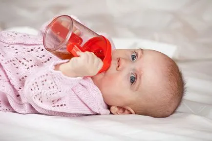 Как да изберем пиене купа за детето