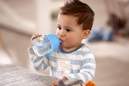 Как да изберем пиене купа за детето