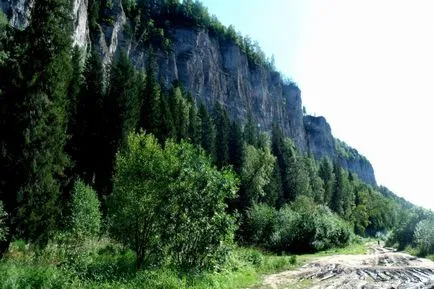 Piatra Vetlan - un traseu turistic pitoresc