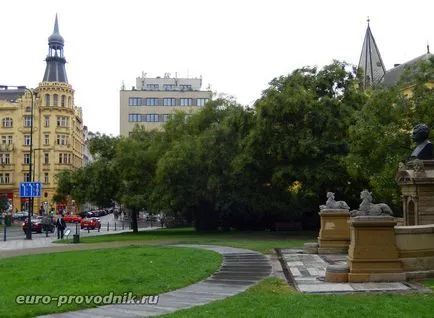 Charles Square, în descriere și fotografie zone Praga, arhitectura