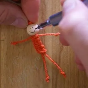 Keychain кукла със собствените си ръце - хак от теми за деца