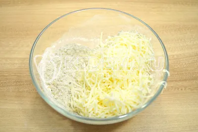 Парчета от пиле в сирене тесто - рецептата със снимка