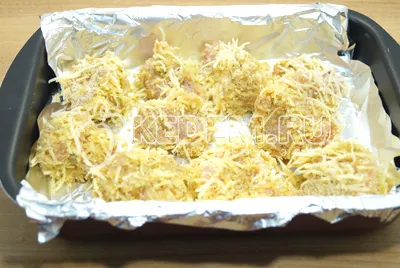 Парчета от пиле в сирене тесто - рецептата със снимка