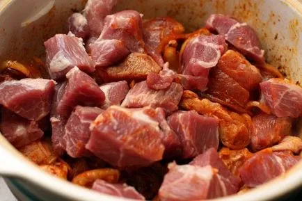 Гулаш от свинско месо с домати - стъпка по стъпка рецепта със снимки на