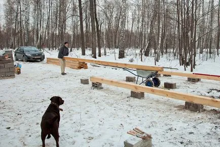 Малка тухлена къща с ръце снимка, каркасни къщи