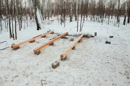 casa de caramida mică cu mâinile foto, casele sale cadru