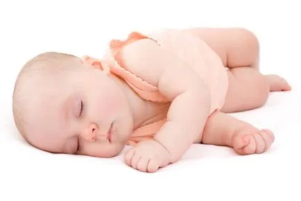 Nou-născut adormit în timpul hrănirii și mănâncă