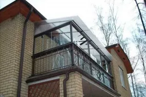 Balcoane finisare acoperiș transparent din policarbonat plastic