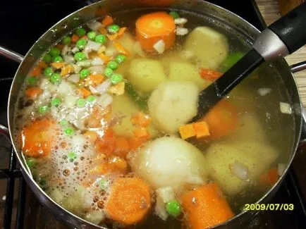 Зеленчукова супа с пиле, готов да прости!