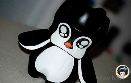 Пингвин от пластмасова бутилка с ръцете си