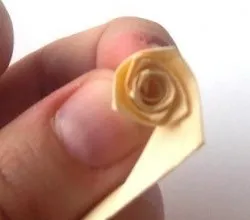 Rose a făcut din hârtie - origami schema de asamblare pas cu pas