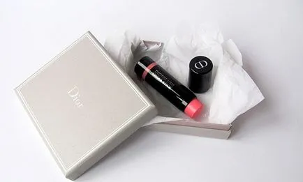 Blush diorblush stick de obraz din colecția de cosmopolită dior - editori si frumusete