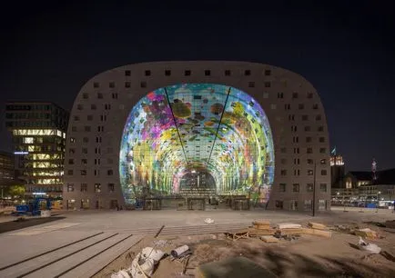 Pictura de pe tavanul markthal acoperit de proiecte de piață în Țările de Jos