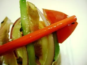 Saláta kínai sajtolt disznó fülét