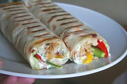 Shawarma csirkével és koreai sárgarépa